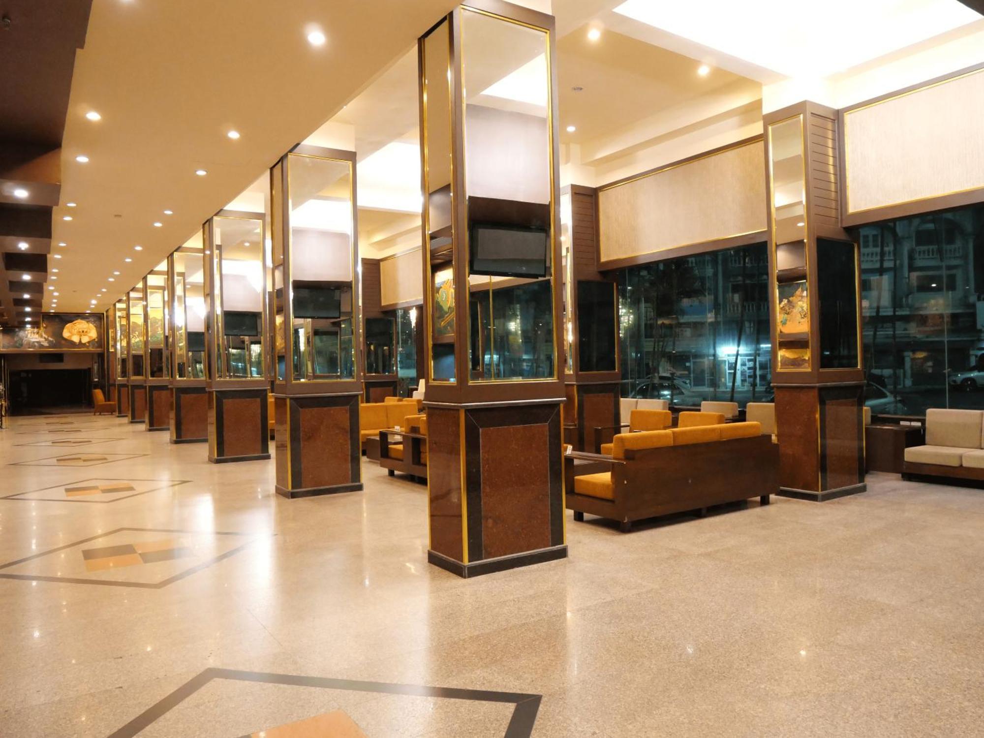 บูติค ซิตี้ แอนด์ บราโว โฮเทล พัทยา โรงแรม 5*