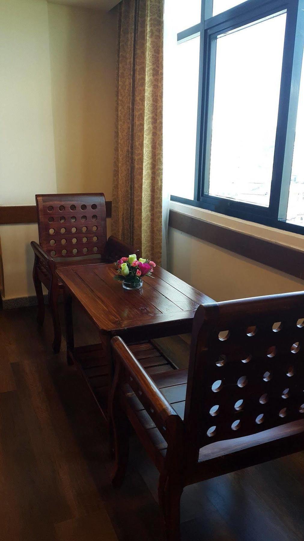 บูติค ซิตี้ แอนด์ บราโว โฮเทล พัทยา โรงแรม 5*